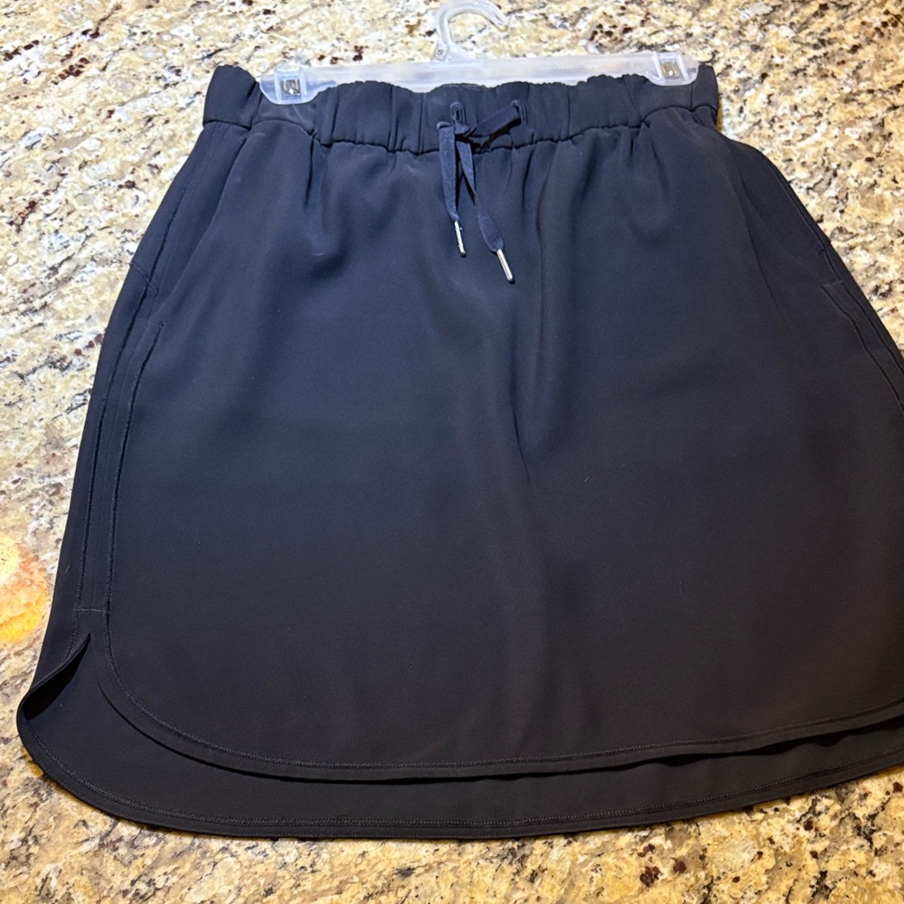 lululemon athletica black skirt knee length size 8